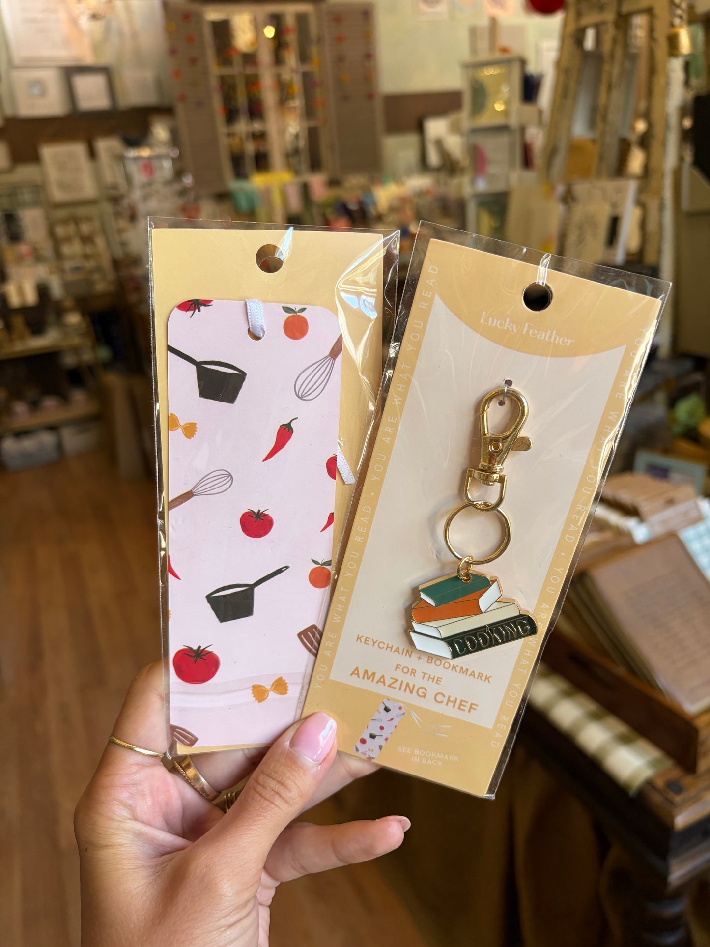 Book Lover - keychain & bookmark